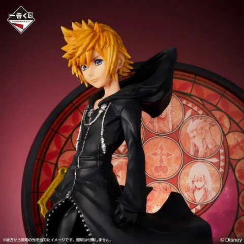 KINGDOM HEARTS-Roxas Figure-Linking Hearts - Image 3