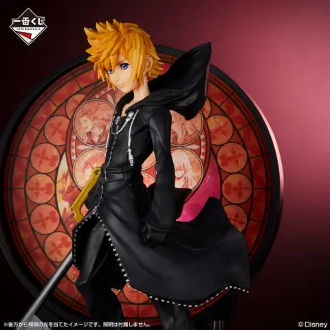 KINGDOM HEARTS-Roxas Figure-Linking Hearts - Image 2